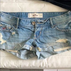 ⚡️ HOLLISTER DISTRESSED MINI SHORTS SIZE: 1